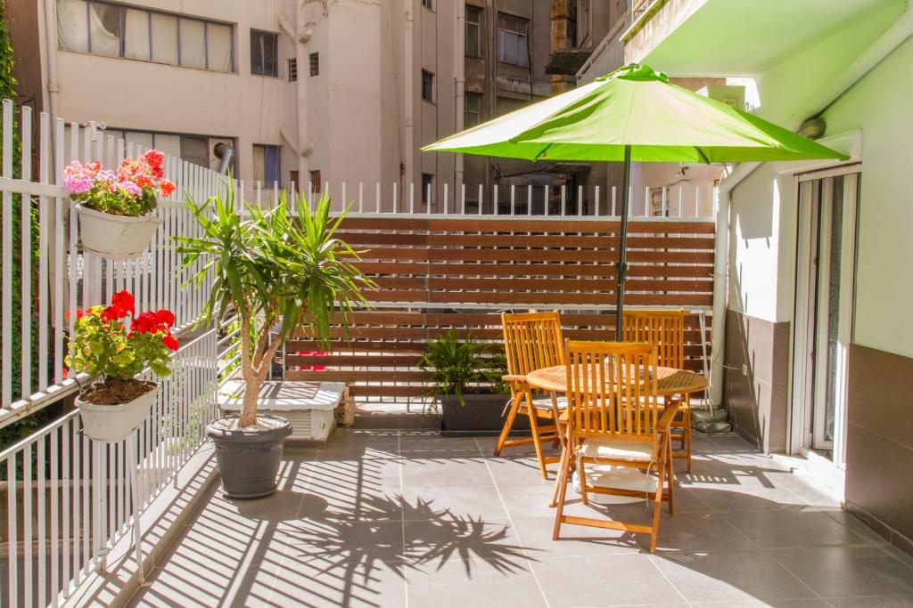 Central Terrace Modern Apartment photo