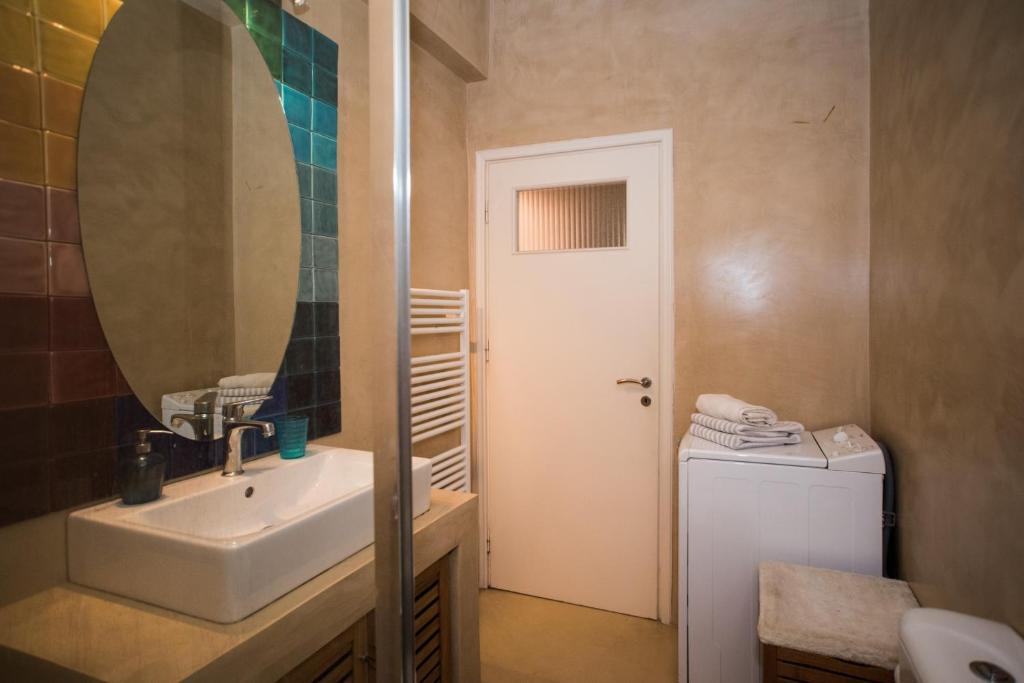 2 BEDROOM APARTMENT AT THE HISTORICAL CENTER, VIEW TO ACROPOLIS photo