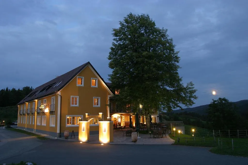 Landhotel GUT MOSER, hotel v destinaci Leutschach
