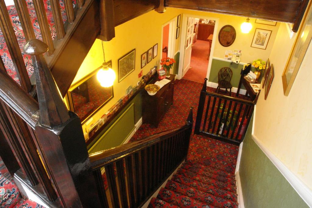 Midway House フロント・ロビー