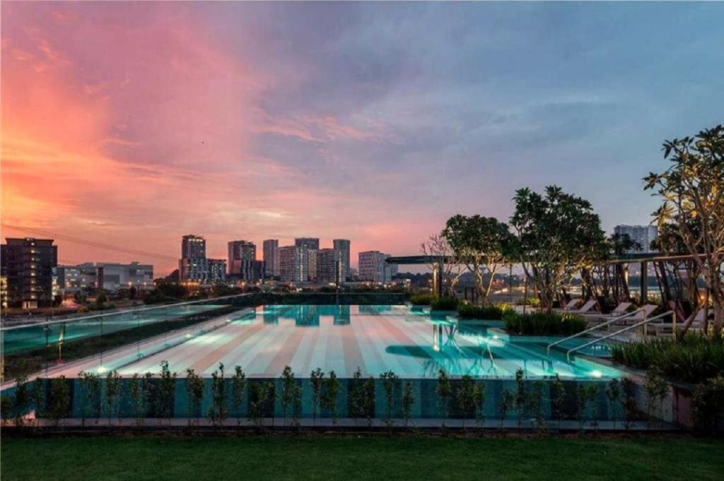Cyberjaya 1-Bedroom Soho with Pool-Gym-Wifi photo