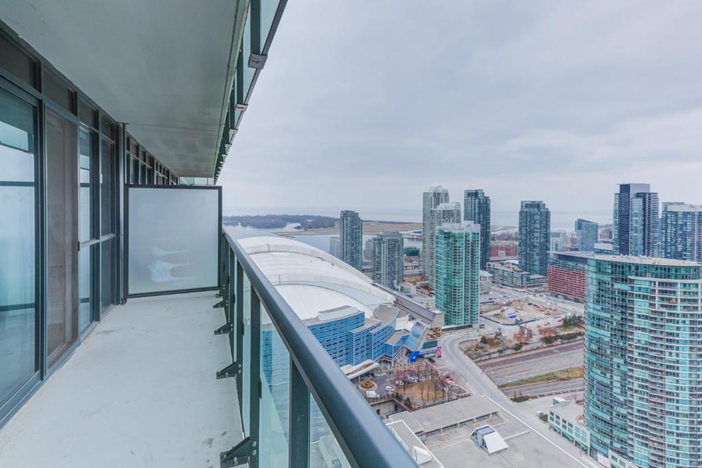 CHOL Suites - CN Tower, Downtown Toronto-Metro Toronto Convention Centre-300 Front Street W photo