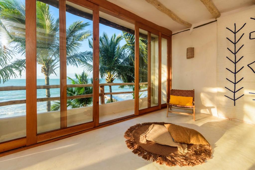 CASA CAT BA Beachfront Boutique Hotel - 3