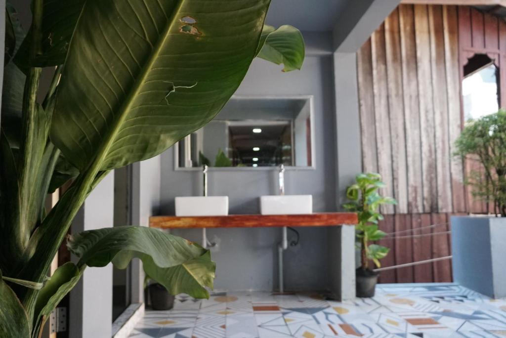 Bathroom, White Rose Guesthouse in Koh Rong