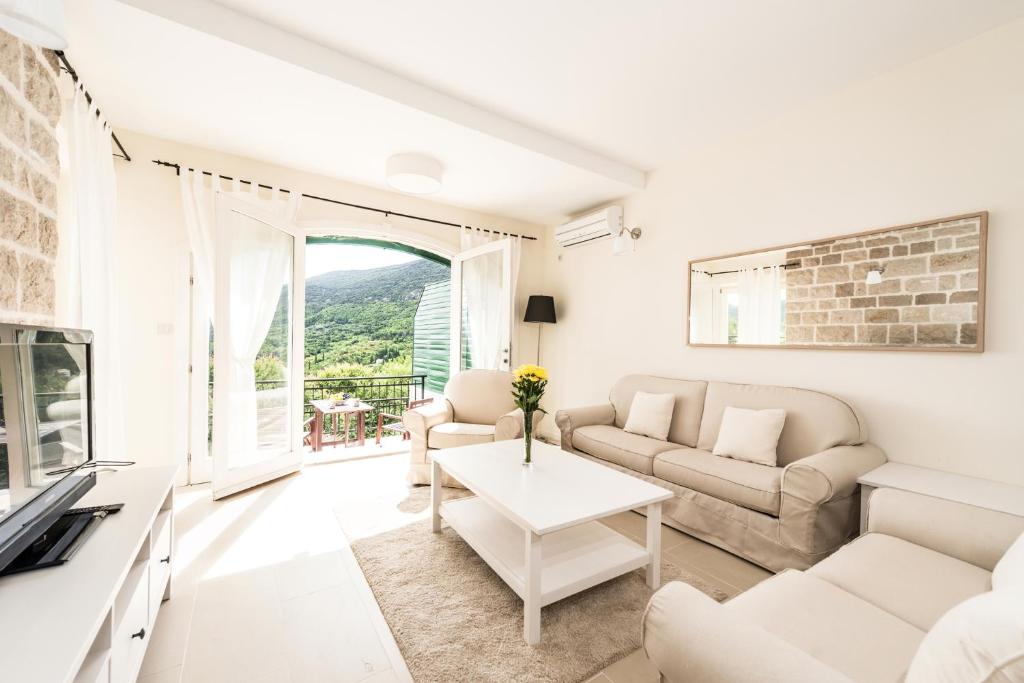 Lavender house with shared pool - 2