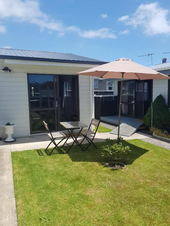The Garage — Hotel in Waitara