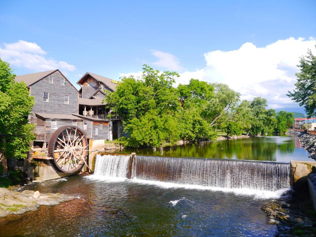 Americana Inn & Suites Photo 12