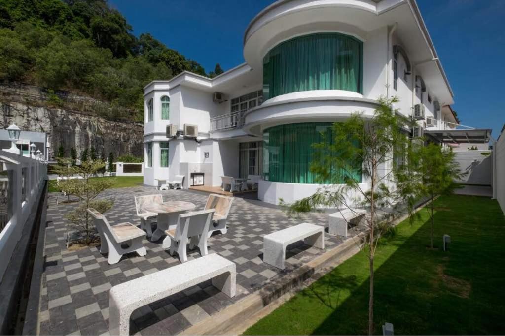 6, Persiaran Tanjung Bunga 3 — Hotel in Penang