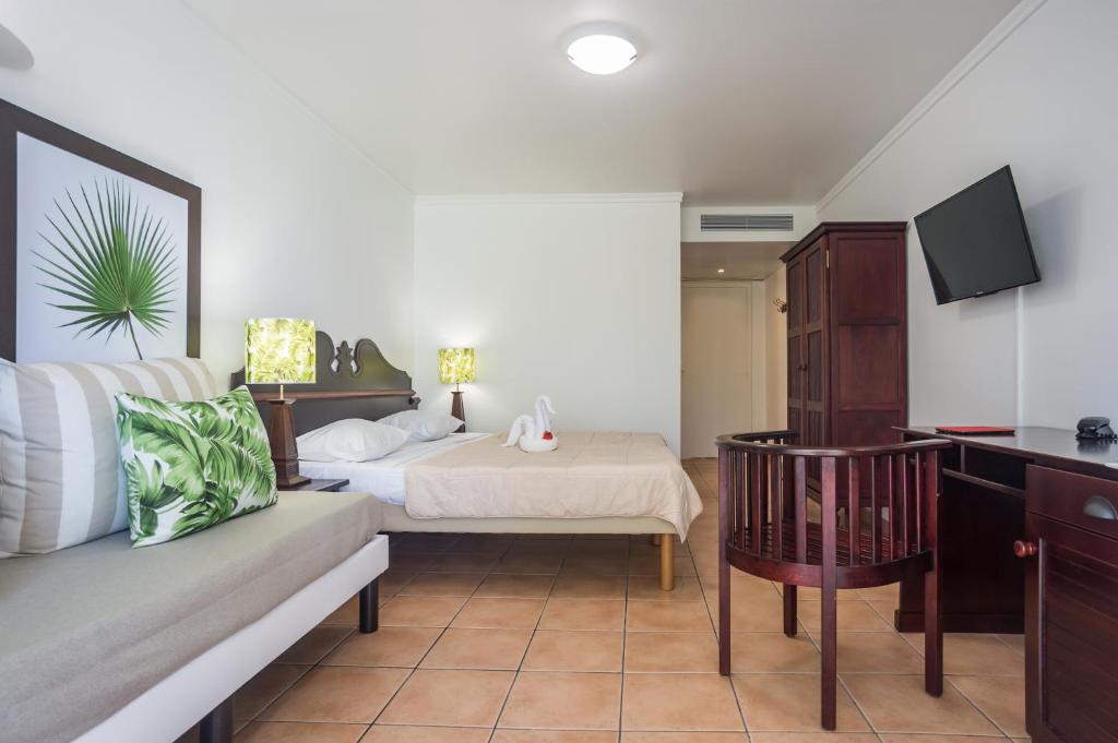 Shared lounge/TV area