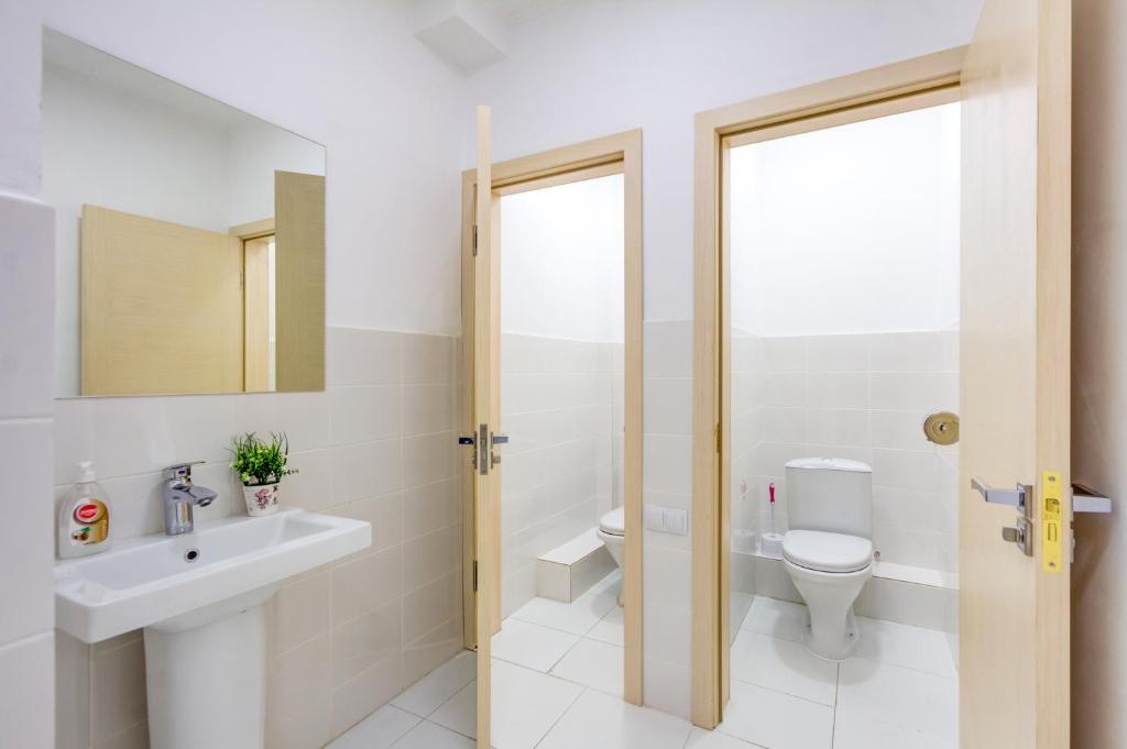 WHITE HOTEL & HOSTEL photo