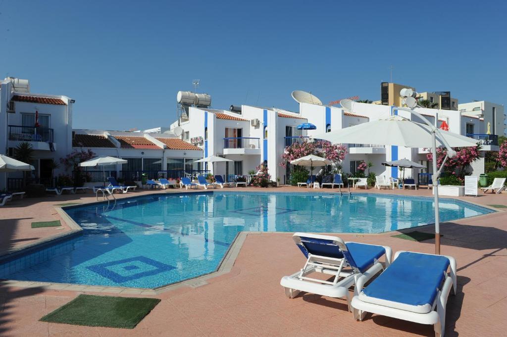 Alexia Hotel Apartments photo