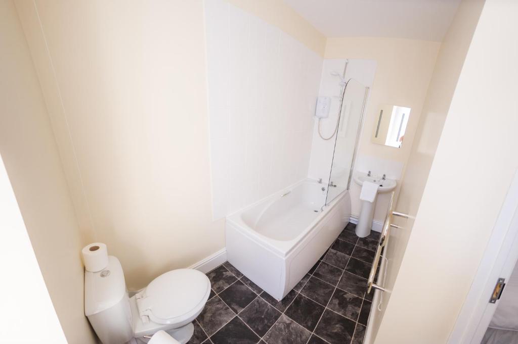 Queensbridge Hotel photo