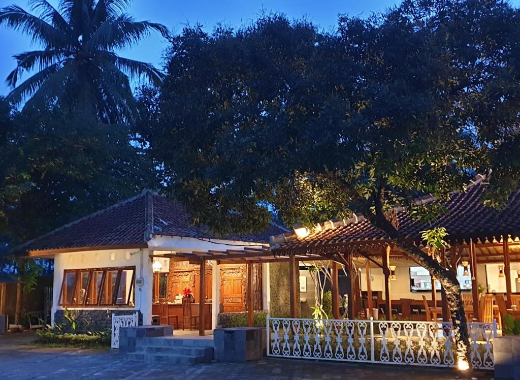 The Nalaya Hotel & Resto photo