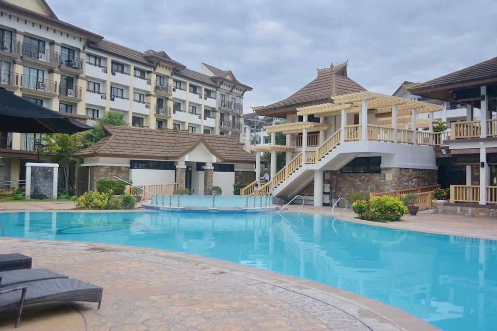 Alles in One Oasis Condo beside SM Mall