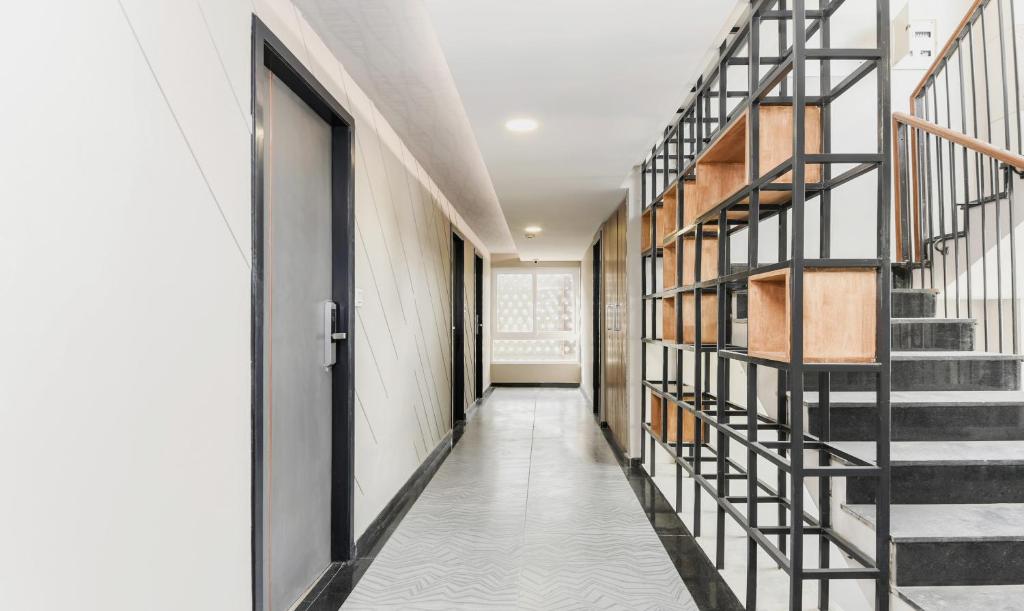 ツリーボ ステイ チューンド JP ナガル (Treebo Stay Tuned JP Nagar) フロント・ロビー