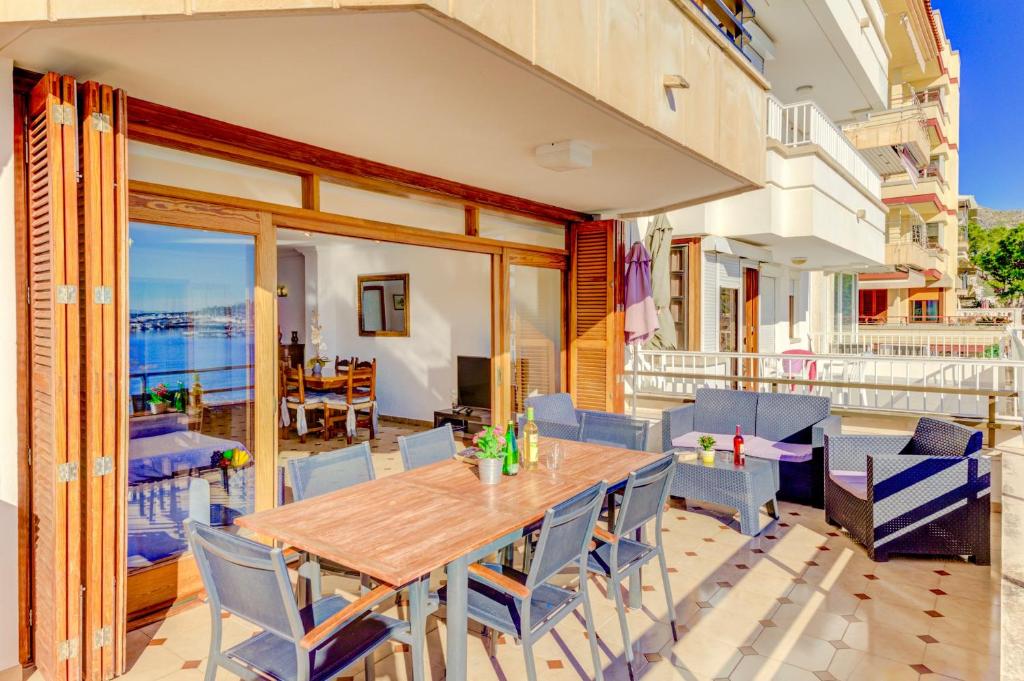 Emma Beachfront Apartment by Sealand Villas - 2