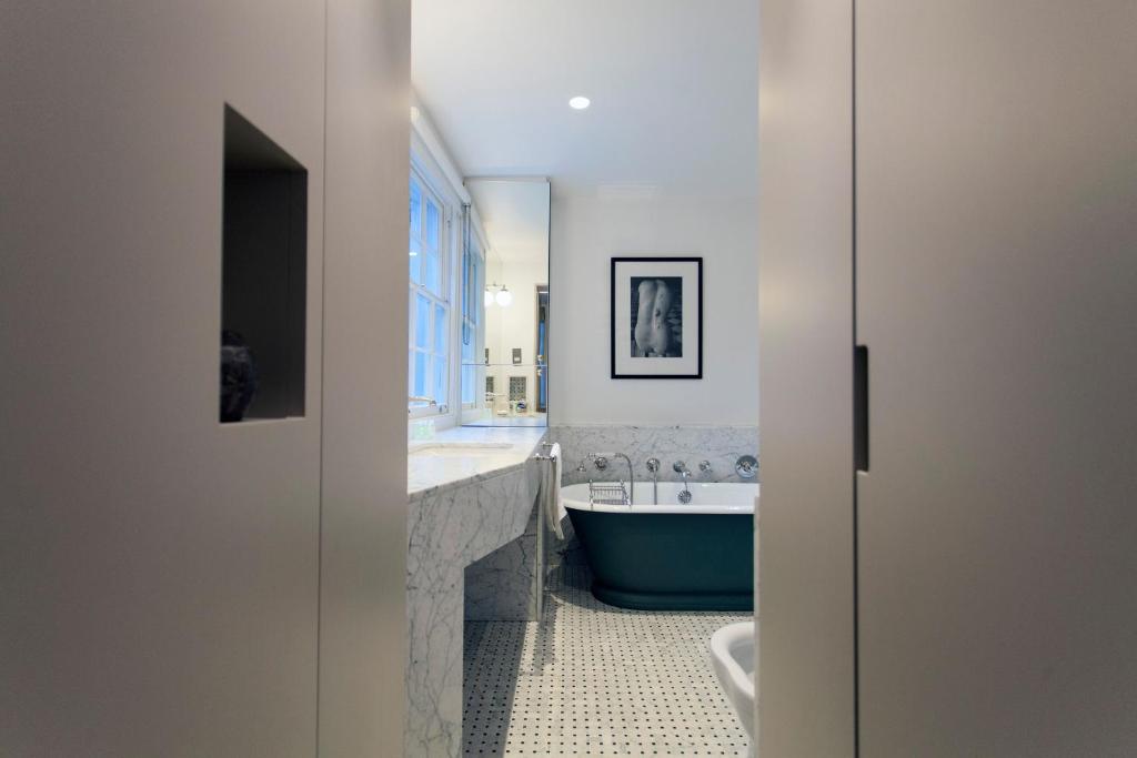 Italianflat - Holland Park photo