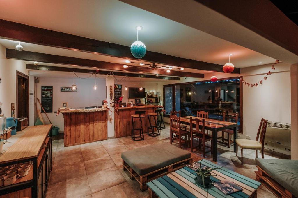 Lobby, Bonita Lake House - Hostel & Bungalows in San Carlos de Bariloche
