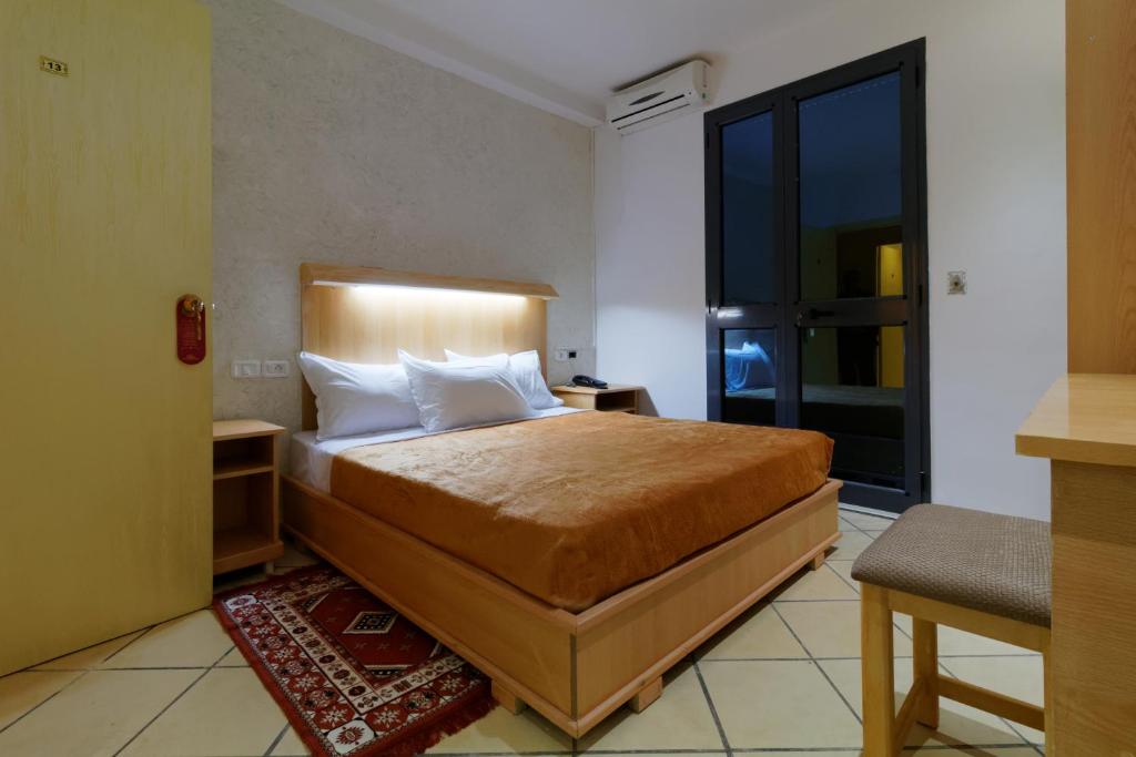 Hotel Roma photo