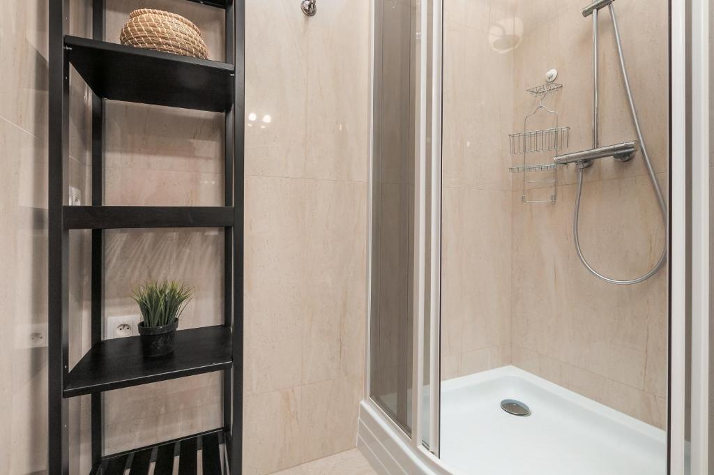 Nowy Swiat Cozy Apartment Warsaw by Renters photo