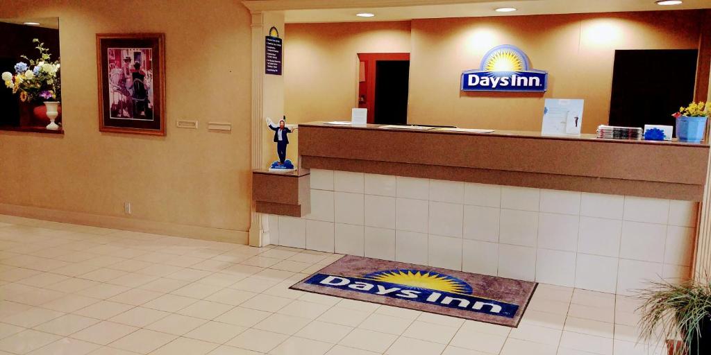 Days Inn by Wyndham Sidney OH photo