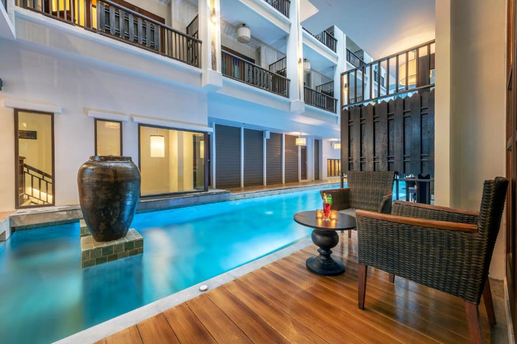 Swimming pool