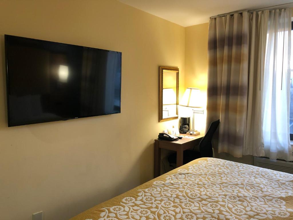 Days Inn by Wyndham Brooklyn photo