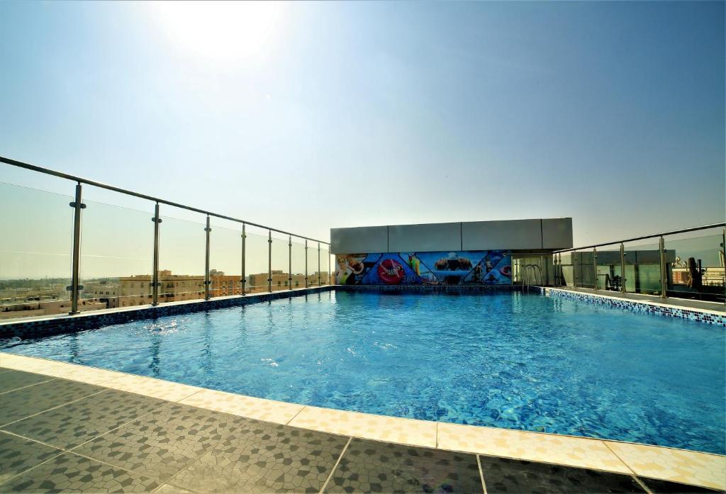 Swimming pool, Al Dyafa Hotel Suites in Salalah