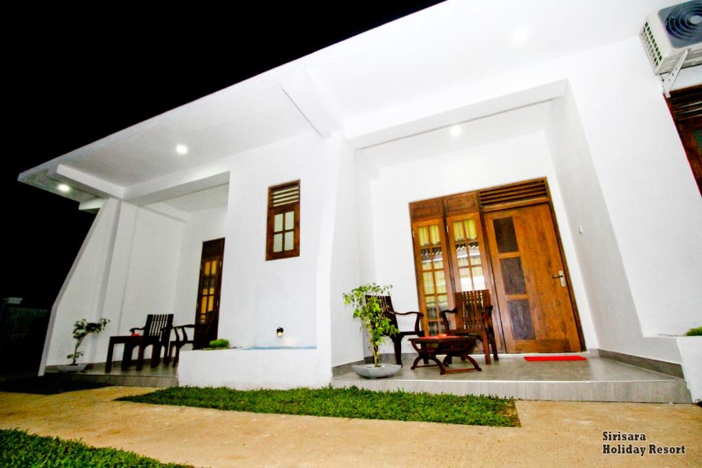 Sirisara Holiday Resort — Hotel in Anuradhapura