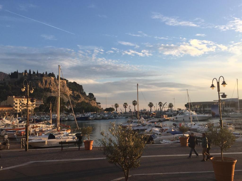 CASSIS RDC Climatisé - Parking gratuit - 3
