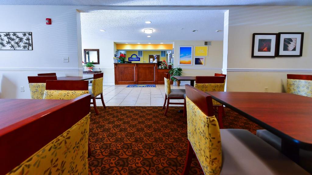 Days Inn by Wyndham Greensboro NC photo