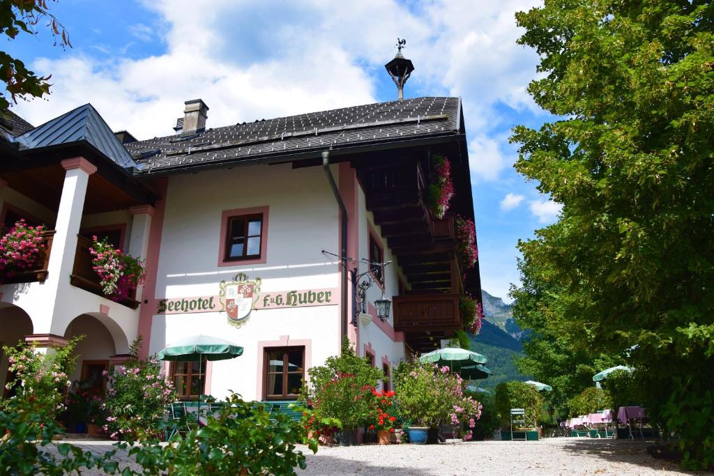 Seehotel Huber — Hotel in St. Gilgen
