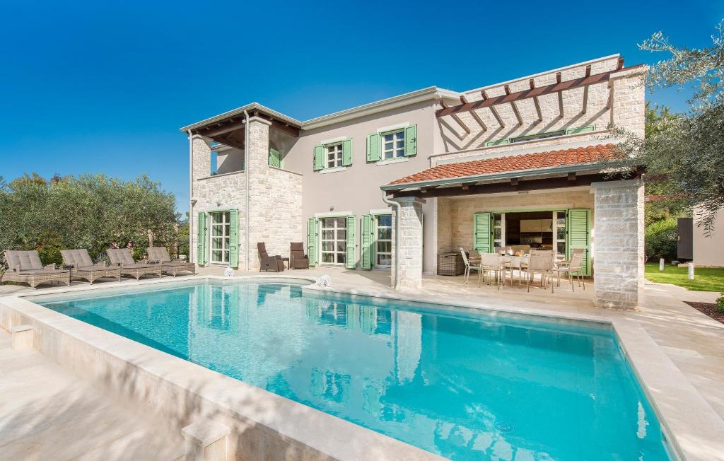 Design and Luxury Villa with Pool — Hotel in Kukci