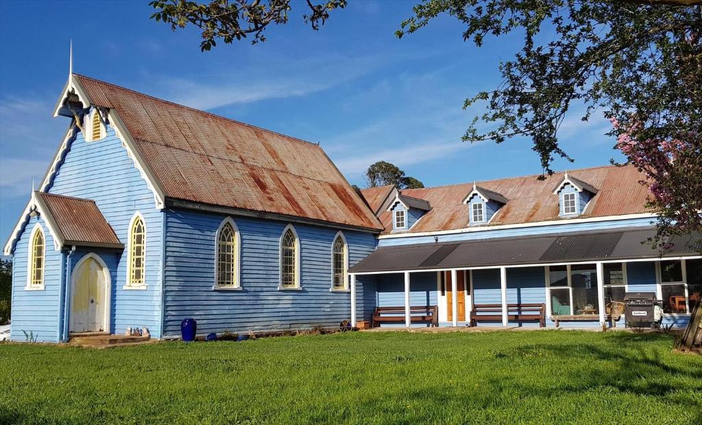 Barrington Church B&B 전경