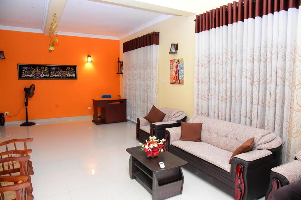 Airport Blessings Villa photo