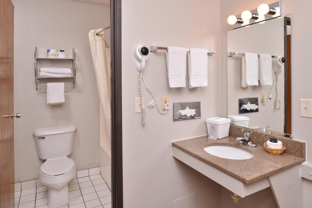 Cottonwood Inn and Conference Center photo