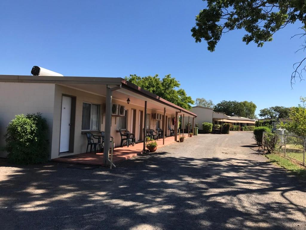 Wagon Wheel Motel photo