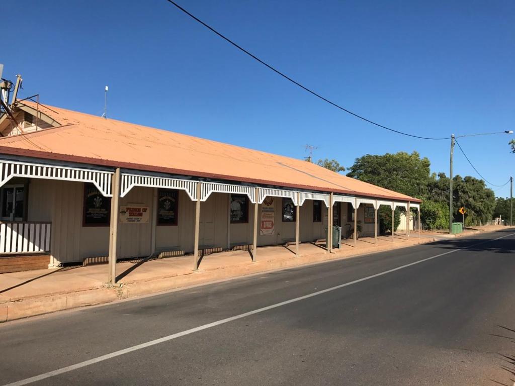 Wagon Wheel Motel photo