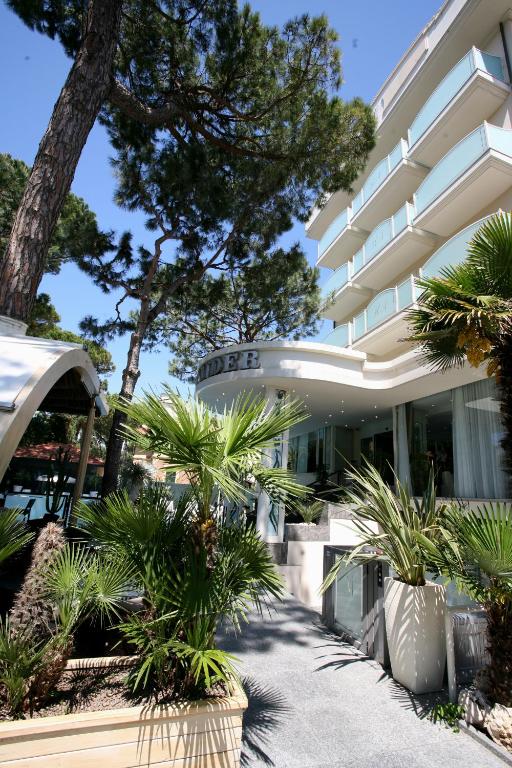 Hotel Alexander — Obiekt in Milano Marittima, Emilia-Romania