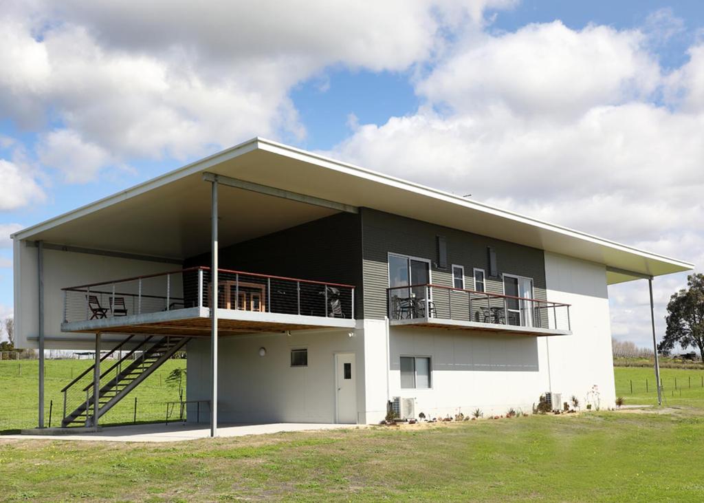 Lot113 Vineyard Accommodation — Hotel in Perth
