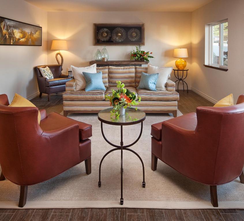 Cambria Landing Inn and Suites photo