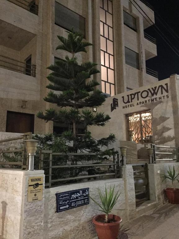 Uptown Modern Furnished Apartments photo