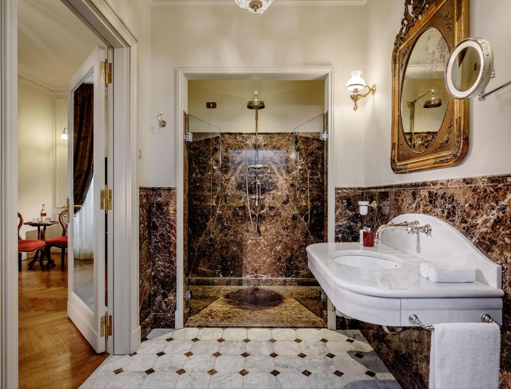 Hotel Locarno Photo 29