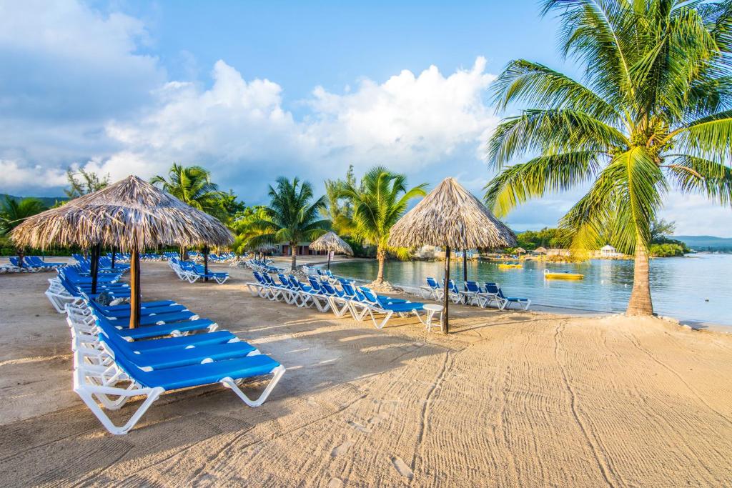 Jewel Paradise Cove Adult Beach Resort & Spa photo