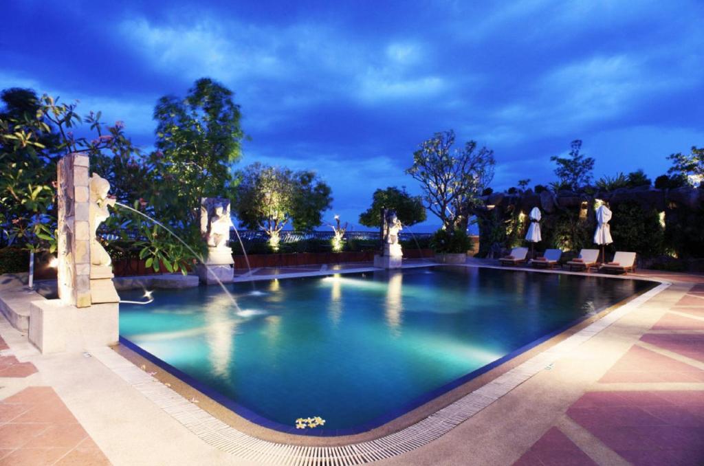 Swimming pool