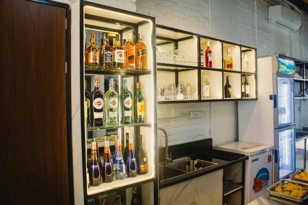 Highly-rated bar