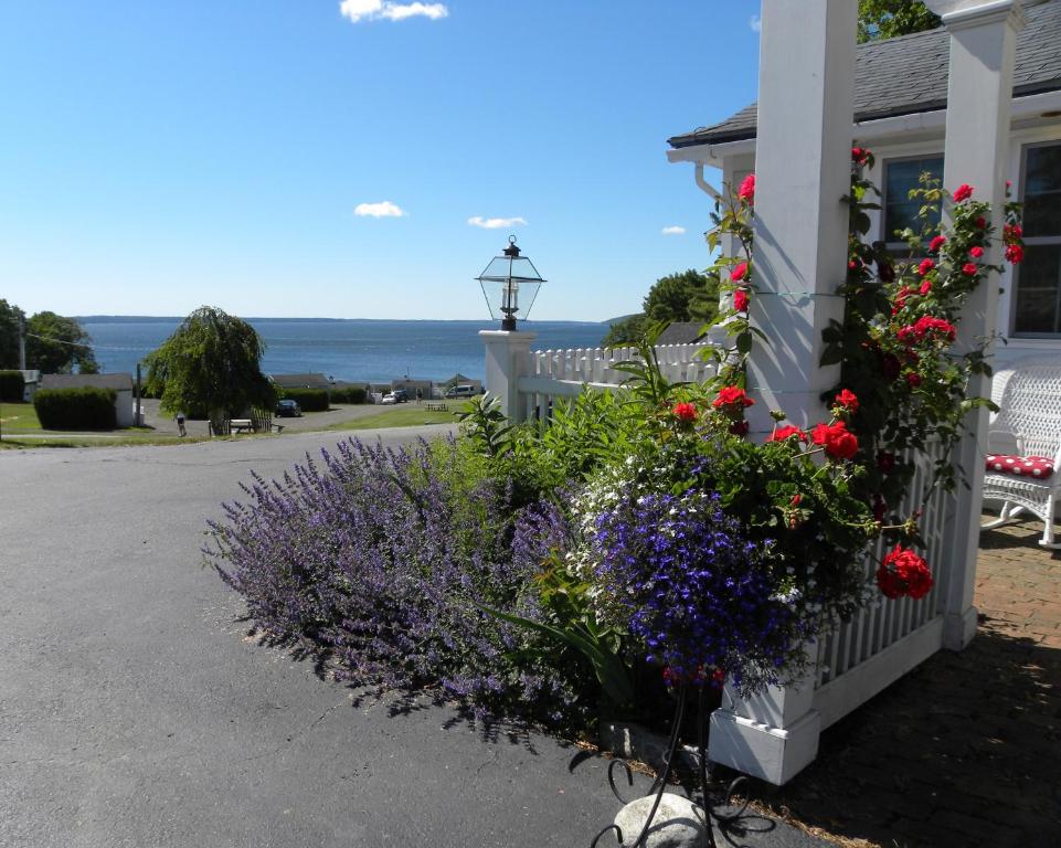Colonial Gables Oceanfront Village — Hotel in Belfast (ME)