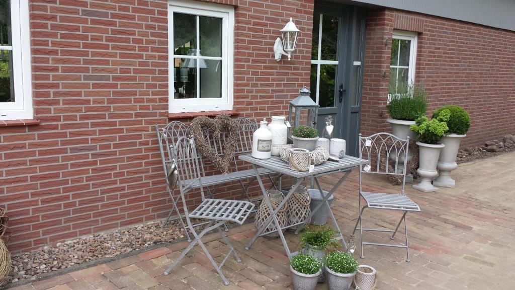White Cottage Garden photo