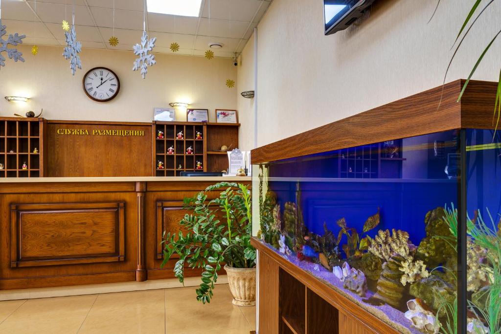 Front desk [24-hour]