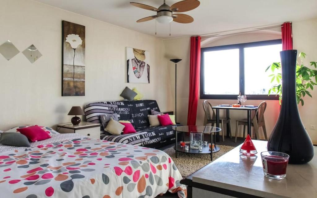 Cosy - Negresco - AC - 5 min walk to Beach - 5
